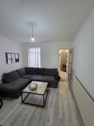 5 Bed Semi-Detached House, Heybarnes Road, B10 - Photo 1