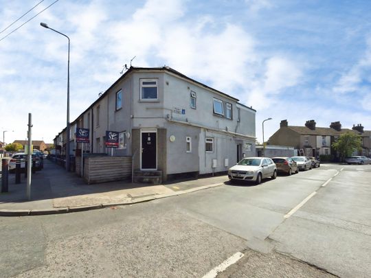 London Road, Grays, RM20 - Photo 1