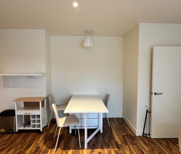 2 Bed Flat, Hillside, NW10 - Photo 3
