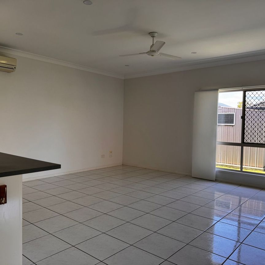 Stunning Brick & Tile Family Home in a Quiet Cul-de-Sac - Photo 1