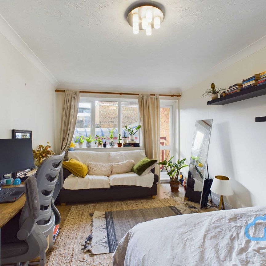 RM1 Rainhill Way | Bow | London | E3 3EE - Photo 1