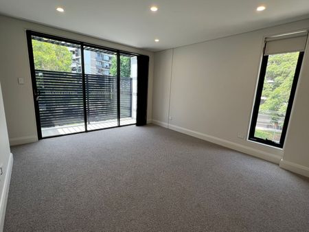 THE ULTIMATE TOWNHOME – SENSATIONAL CENTRAL LOCATION! - Photo 4