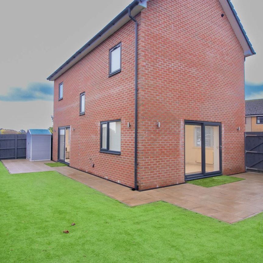 4 Bedroom House - Detached - Photo 1