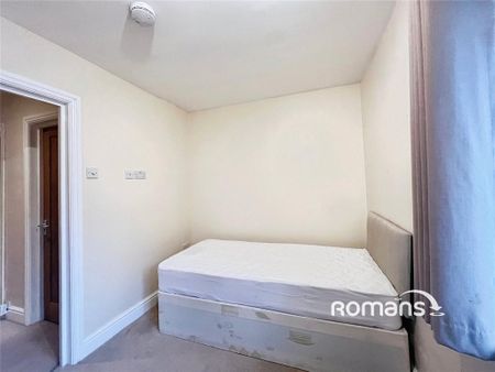 1 bedroom in a house share to rent - Photo 3