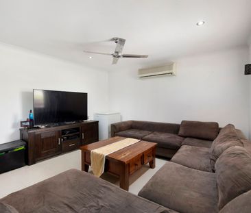 Stylish Furnished One Bedroom Unit - Photo 1