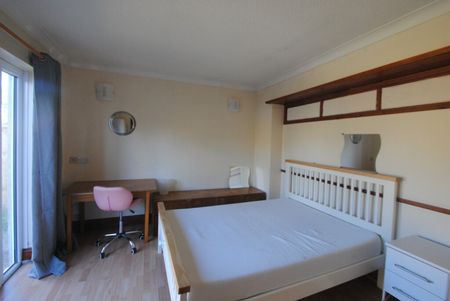 WINTON STUDENT HOUSE Victoria Park Road - Photo 4