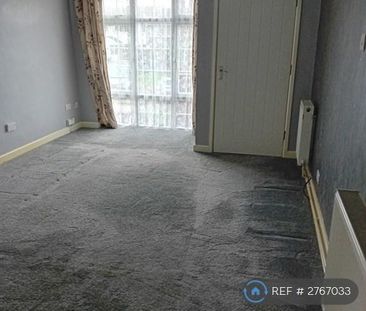 4 bedroom end of terrace house to rent - Photo 1