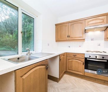 3 bedroom flat to rent - Photo 4