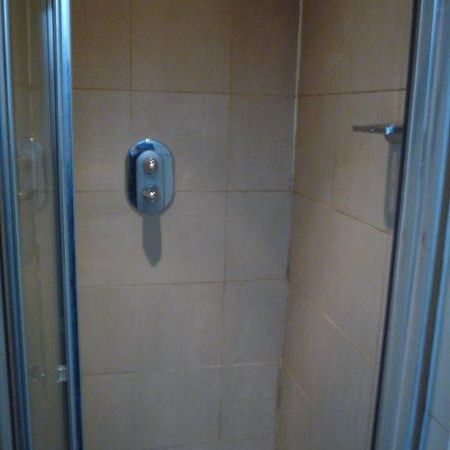 House share to rent - Photo 3