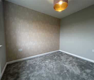 Elizabeth Close, Wellington, Somerset, TA21 - Photo 4