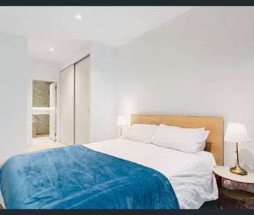 Stylish 2-Bed 2 bath Apartment in the Heart of Melbourne - Photo 4