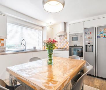 3 bedroom semi-detached house to rent - Photo 2