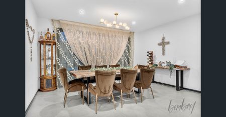 Luxurious Family Living with Triple Kitchens & Premium Location - 194 Grevillea Street, Craigieburn - Photo 3