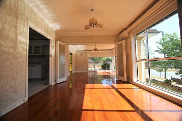 SPACIOUS FAMILY HOME WITH CITY VIEWS - Photo 1