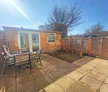 Room in a Shared Flat, Lewey House, E3 - Photo 5