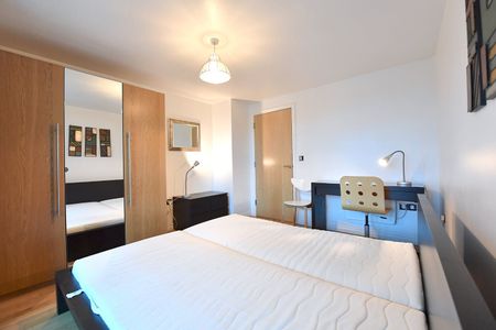 2 Bed Flat, Star Wharf, NW1 - Photo 2