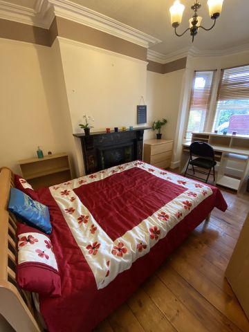 6 Bed Semi-Detached House, Bishops Road, RG6 - Photo 4