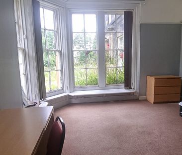3 Bed - Flat 2, 1 North Grange Road, Headingley, Leeds - LS6 2BR - ... - Photo 1