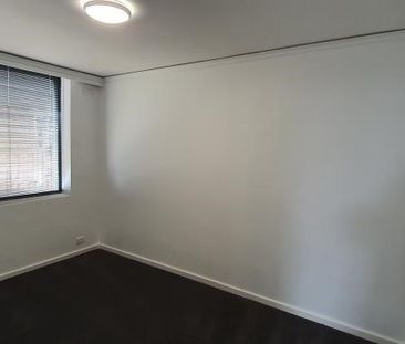 3 / 143 Glen Huntly Rd, Elwood - Photo 2