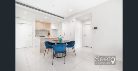 Stylish Apartment with Study & Resort-Style Amenities - Photo 4