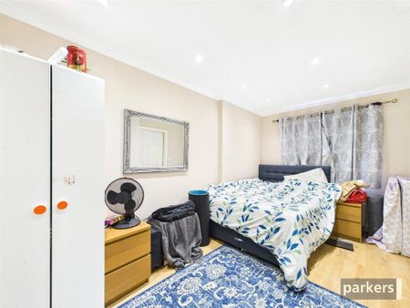 4 bedroom semi-detached house to rent - Photo 5