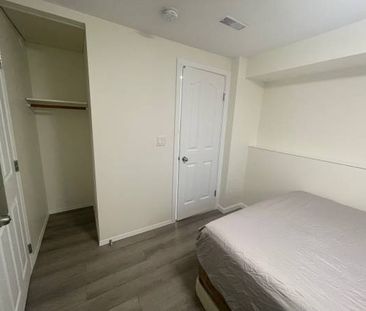 930/m,near sfu ，private bathroom,room,only boy,student - Photo 4