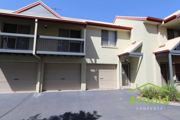 MODERN TOWNHOUSE - Photo 1