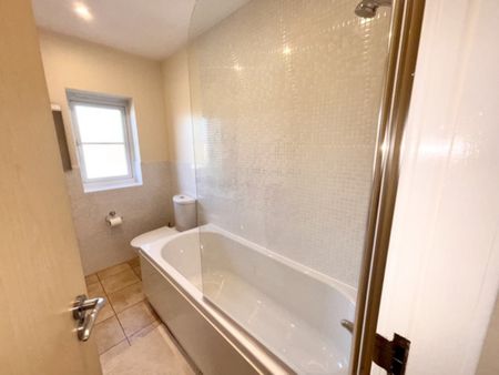 Lawnhurst Close, Cheadle Hulme, SK8 - Photo 3