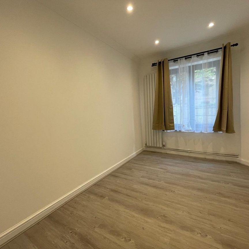 4 Bed Terraced House, Harrier Way, E6 - Photo 1