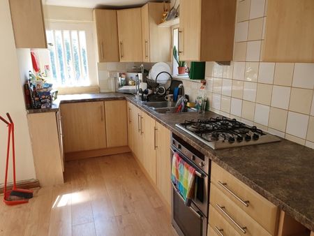 Room in a Shared House, Webb Street, BS5 - Photo 2