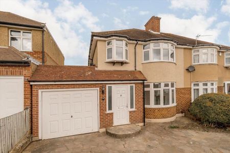 3 bedroom semi-detached house to rent - Photo 3
