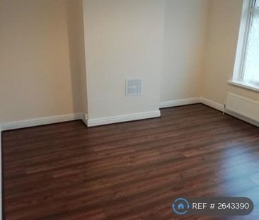 4 bedroom semi-detached house to rent - Photo 3