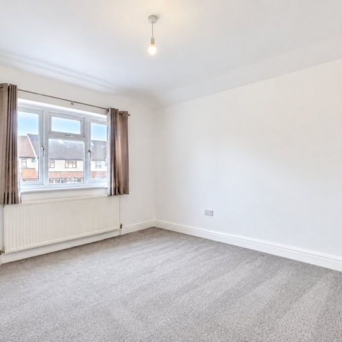 Costons Lane, UB6, Greenford - Photo 1