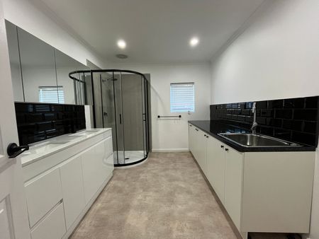 TWO BEDROOM FLAT IN MARYBOROUGH - Photo 2