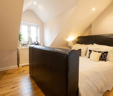 2 Bed Flat, Harrogate Road, LS17 - Photo 2