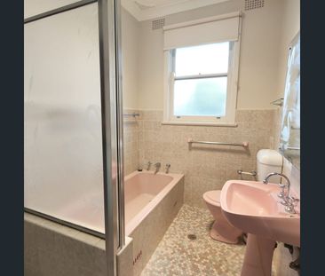 Wonderful Family Home!! - Photo 2