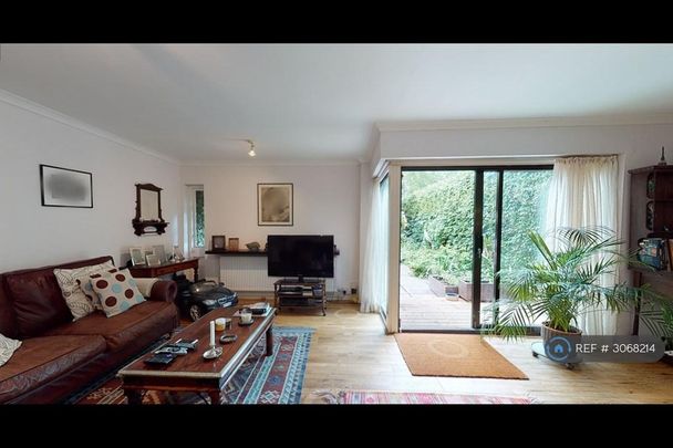 4 bedroom detached house to rent - Photo 1