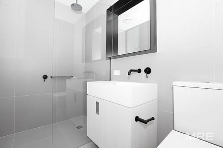 Resort-style facilities in a designer apartment - Photo 3