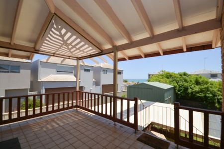 Coastal Beach Living! - Photo 4