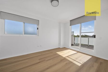 Sanctuary in the Sky: Renovated Top-Floor Apartment with Sweeping Views - Photo 2