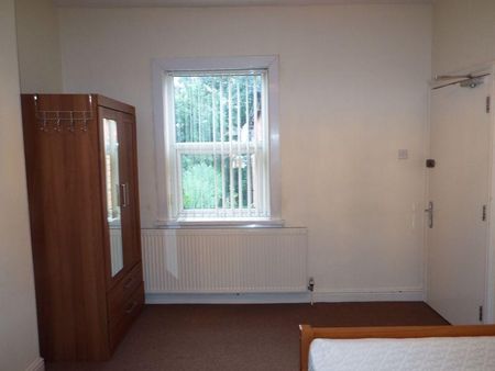 4 bedroom terraced house to rent - Photo 4