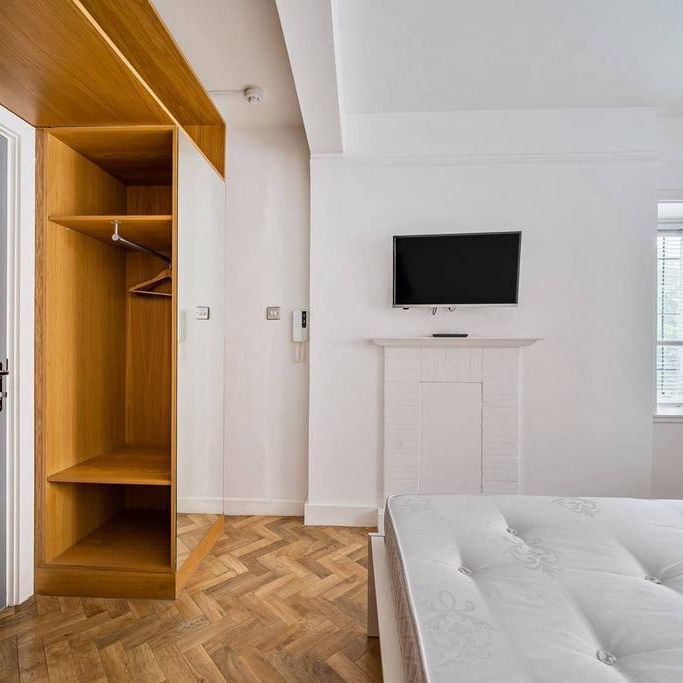 Studio to rent - Photo 1