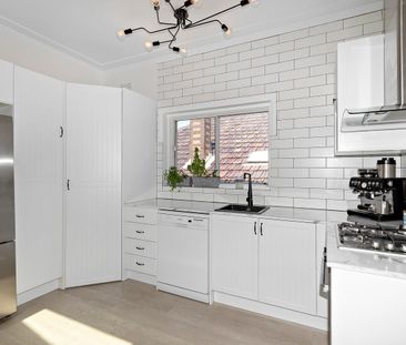 Unique loft style two level apartment - Photo 6