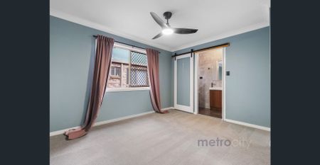 This 2 Bed, 2 bath with air con is calling your name! - Photo 2