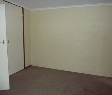 ONE BEDROOM UNIT IN GREAT LOCATION - Photo 3