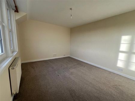 3 bedroom end of terrace house to rent - Photo 4