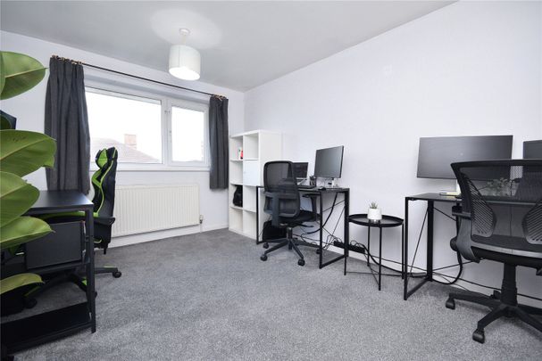 35, Elmfield Court, Morley, Leeds, West Yorkshire, LS27 0EP - Photo 1