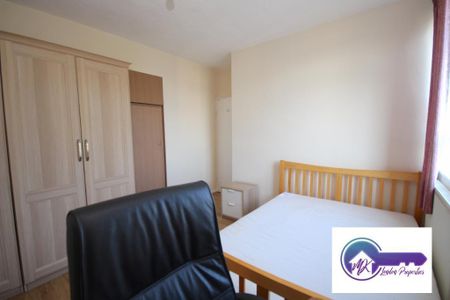 4 bedroom flat to rent - Photo 3