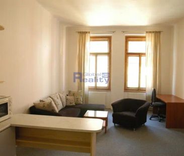 Pronájem zrekonstruovaného bytu 2+kk v historickém centru HK - Photo 2