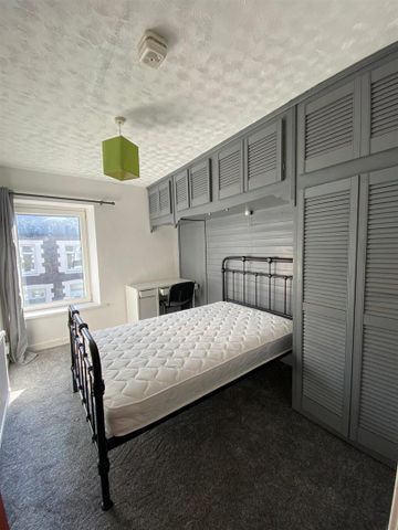 Room For Rent Queen Street, Pontypridd - Photo 2